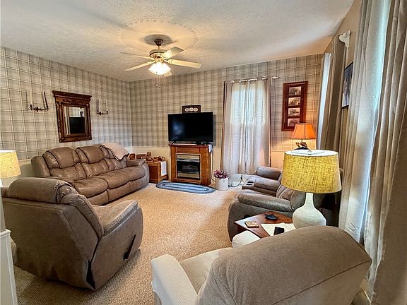 5th image of 475 E Bell Ave