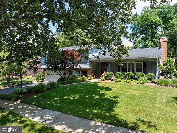 3rd image of 1203 Smithfield Cir