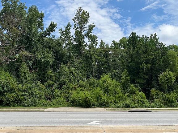 3rd image of 3525 Wrightsboro Rd