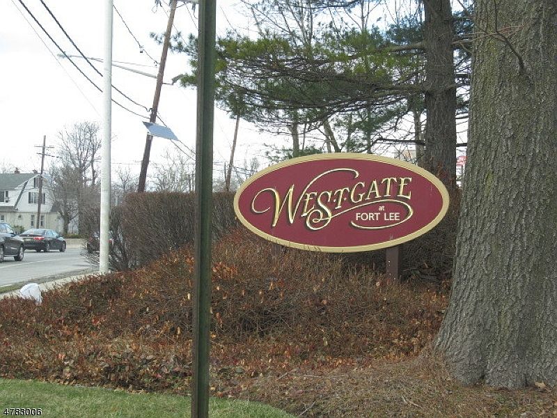 1st image of 1458 Westgate Dr