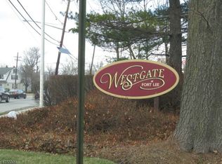 1458 Westgate Dr, Fort Lee, NJ 07024