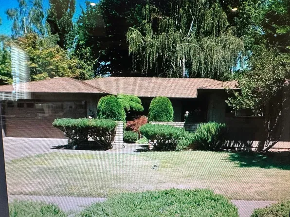 1951 Camellia Ave, Medford, OR 97504