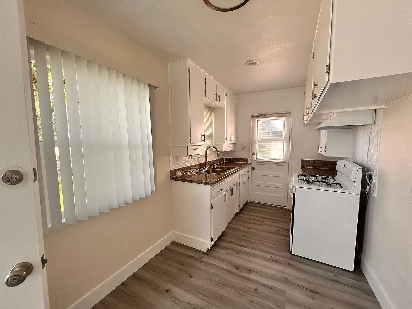 14764 Ryon Ave — Photo 3