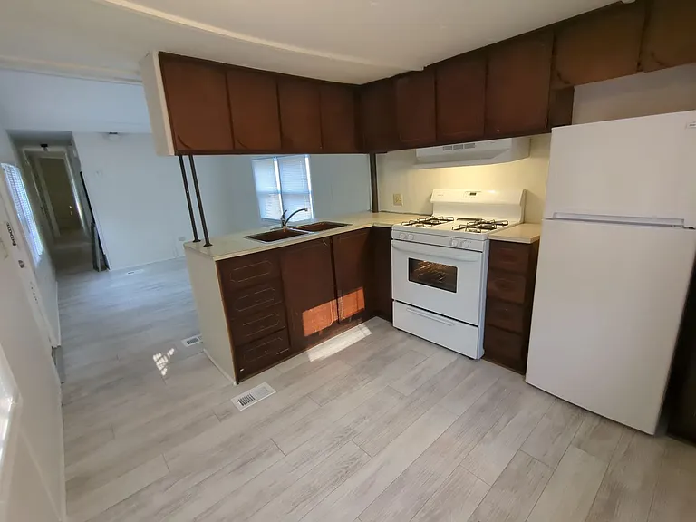 2100 W Mason Ave — Photo 8
