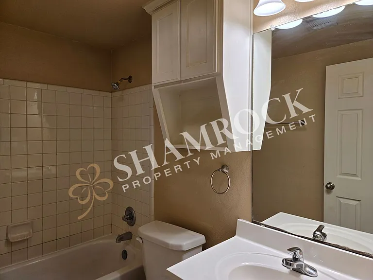2230 Breezy Dr — Photo 9