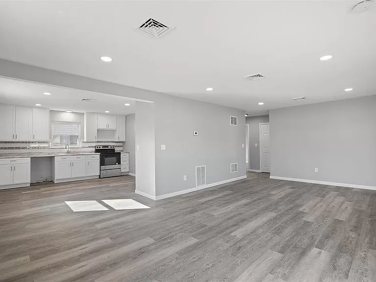 1040 N Highway 67 St — Photo 1