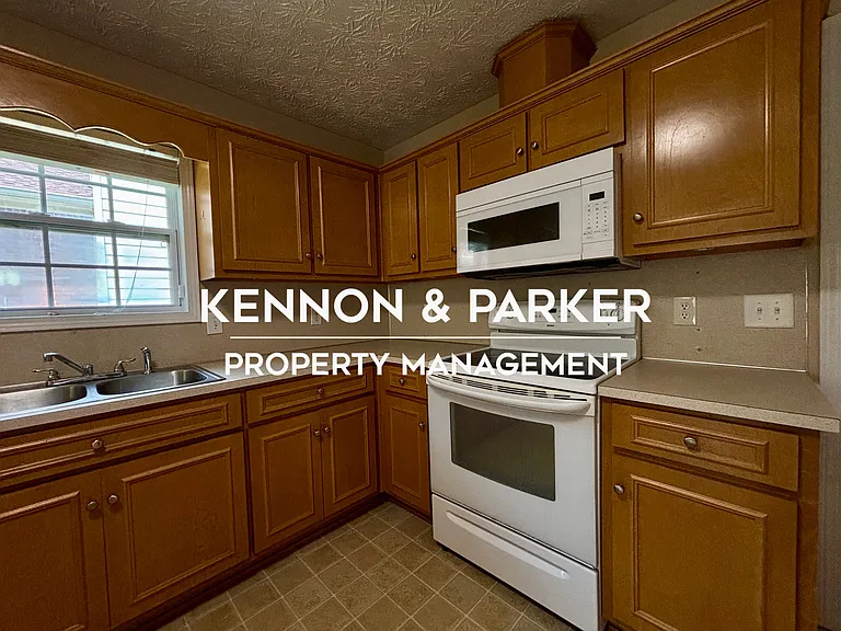 8028 Garrett Pines Dr — Photo 19