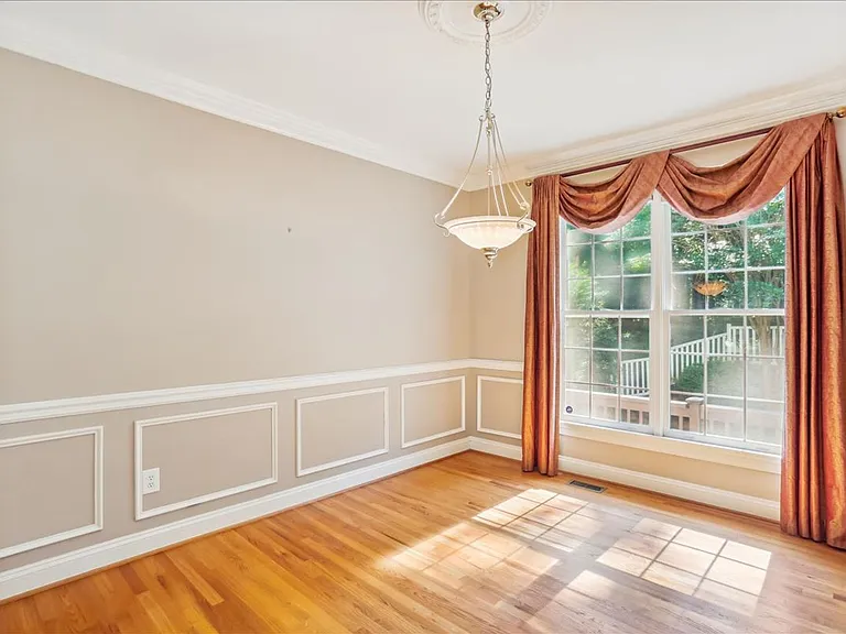 8931 Falls Farm Dr — Photo 33