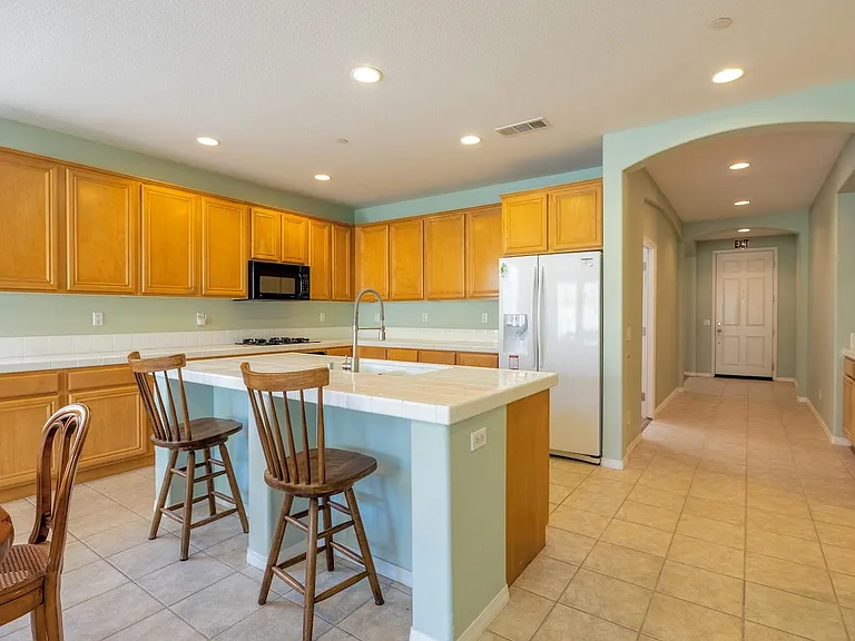 4036 Tournament Dr — Photo 15