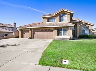 2421 W Calle Celeste Dr, Rialto, CA 92377