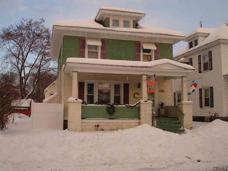 1st image of 19 Flandreaux Ave