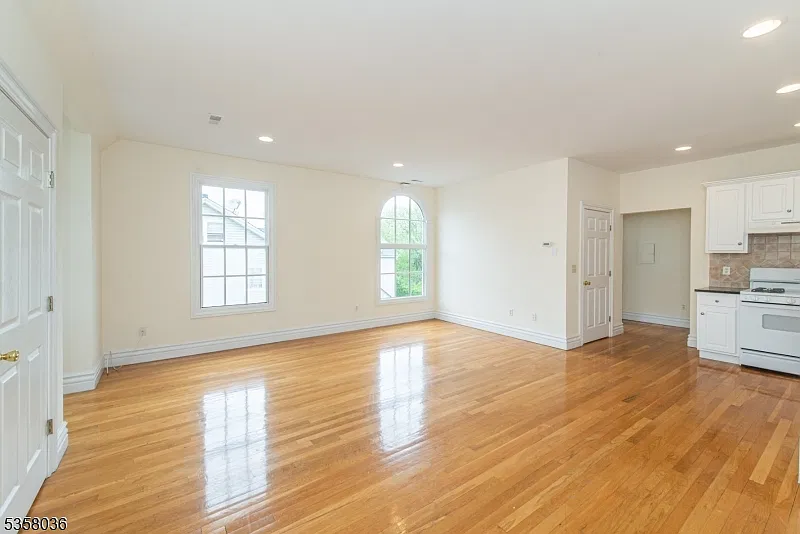 1 bed, 1.0 bath, $2,195 — Photo 3