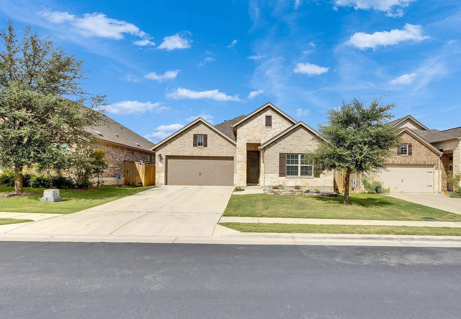 4 bed, 2.5 bath, 2170 sqft, $2,400 — Photo 2