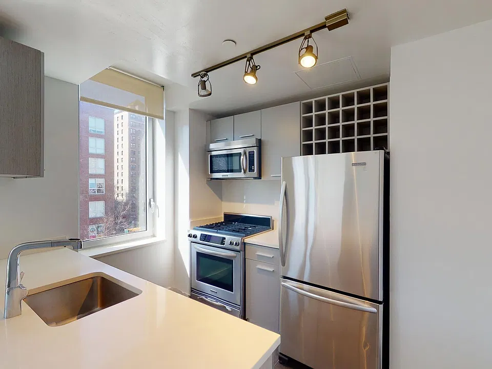 801 Amsterdam Ave #4D