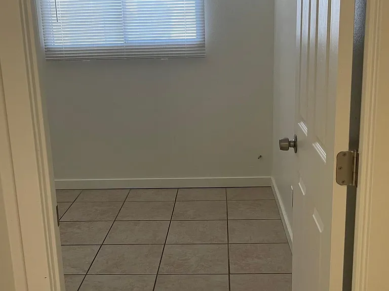 5418 W Windsor Ave — Photo 5