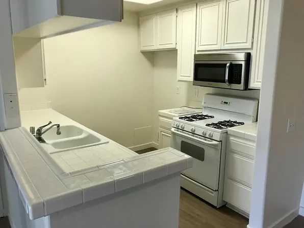 KES - Kester Place, 5405 Kester Ave APT 107, Van Nuys, CA 91411