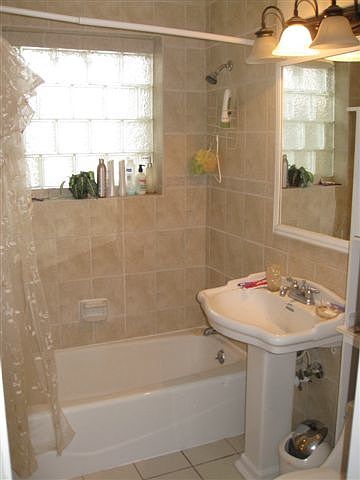 2nd image of 1566 NE 45th St