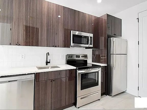 5th image of 1483 Jefferson Ave #4
