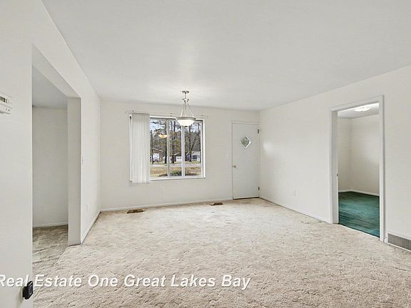 4th image of 2750 E Deckerville Rd