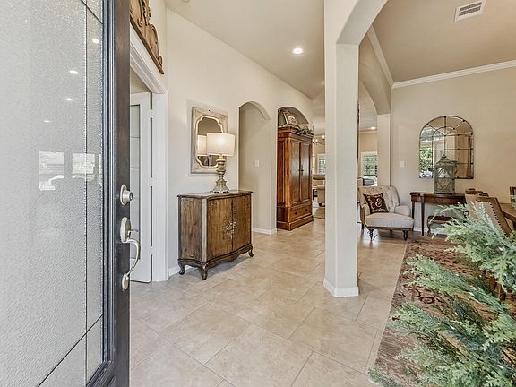4th image of 94 La Costa Dr