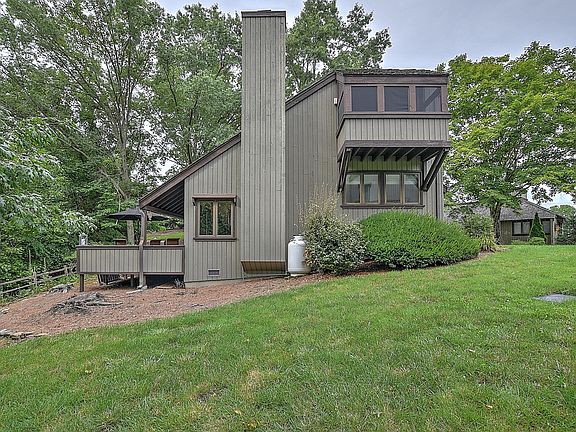 5th image of 16 Crown Cir