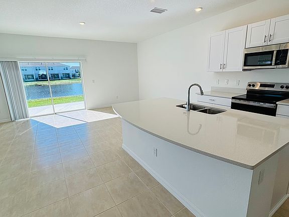 Large breakfast bar easy to enjoy meal prep or those casual meals