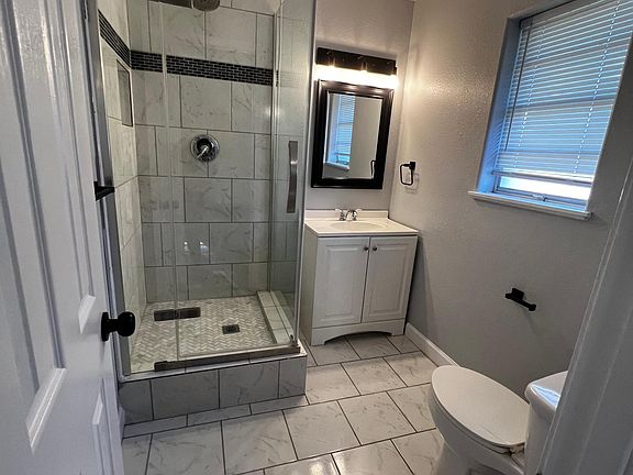 3rd image of 598 W Park St