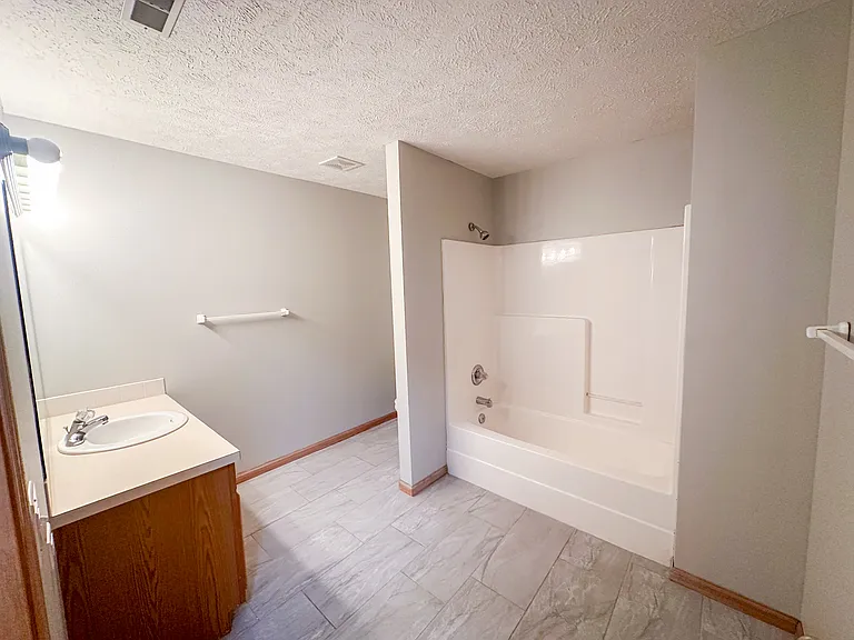 1725 N 57th Ave — Photo 8