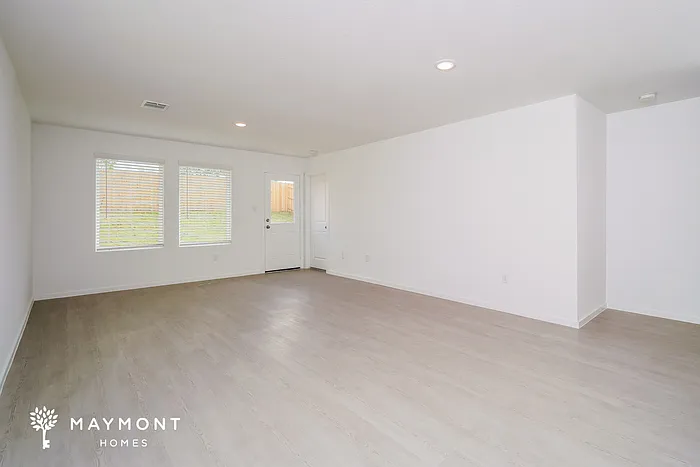 3 bed, 2.0 bath, 1266 sqft, $1,546 — Photo 3