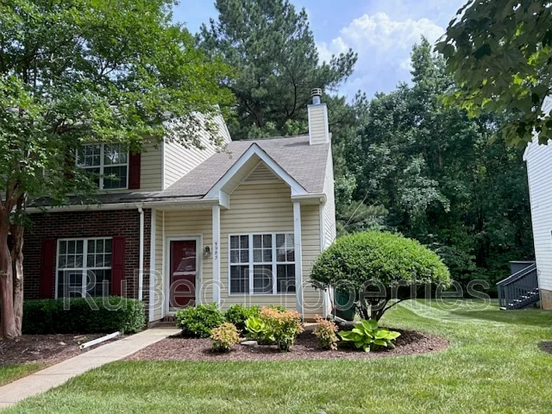 3 bed, 2.0 bath, 1360 sqft, $1,925 — Photo 3