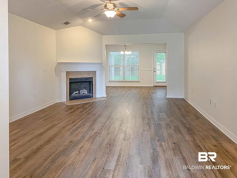 16648 Vanilla Dr — Photo 2