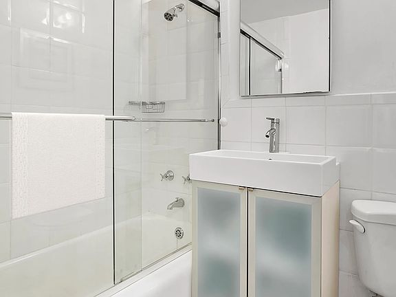 5th image of 55 E End Ave APT 5E