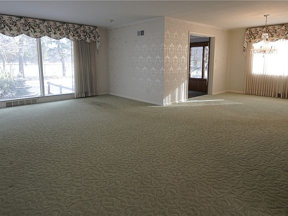 4th image of 22750 Hilliard Blvd
