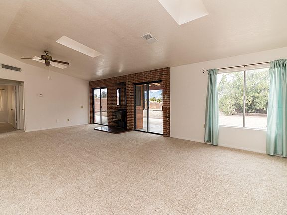 5th image of 9973 E Hawthorne St