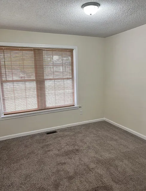 3 bed, 1011 sqft, $1,640 — Photo 4