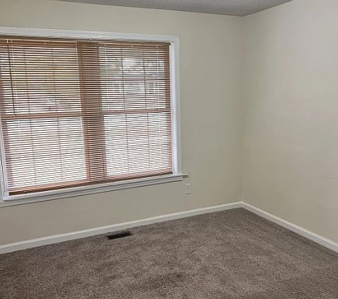 4th image of 751 Farrowood Dr
