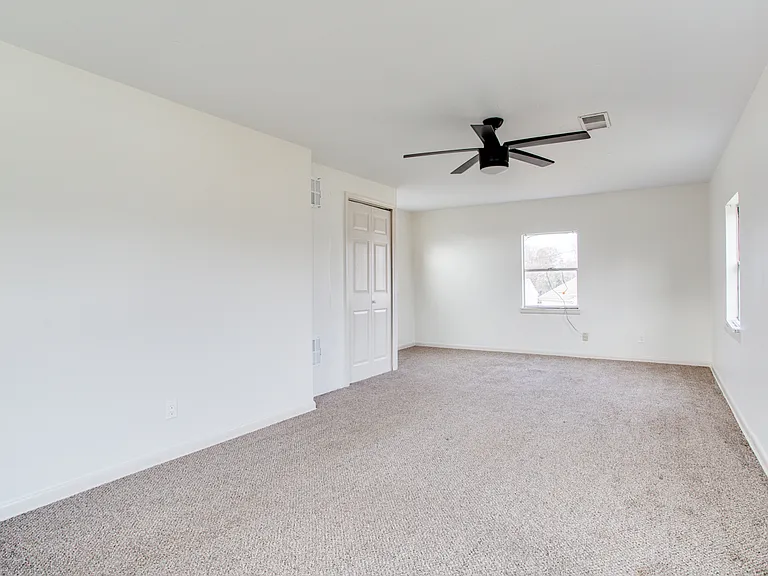 2538 Everitt Dr — Photo 13