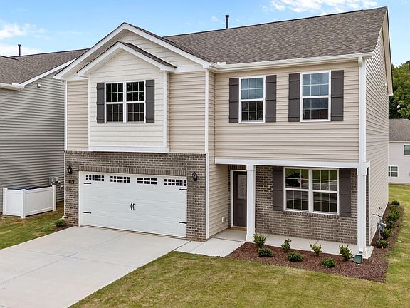 3rd image of 1104 Middlecrest Drive