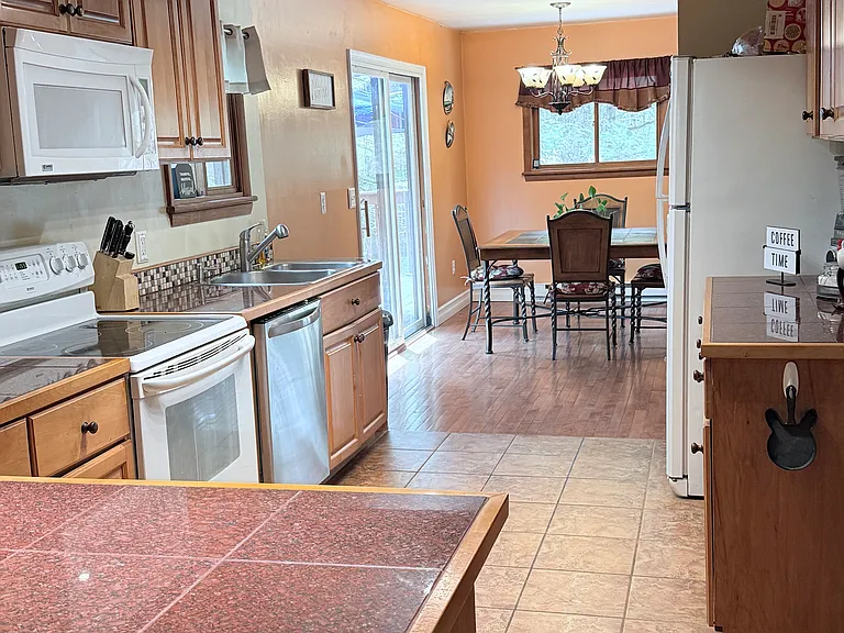 128 Eastwood Cir — Photo 19