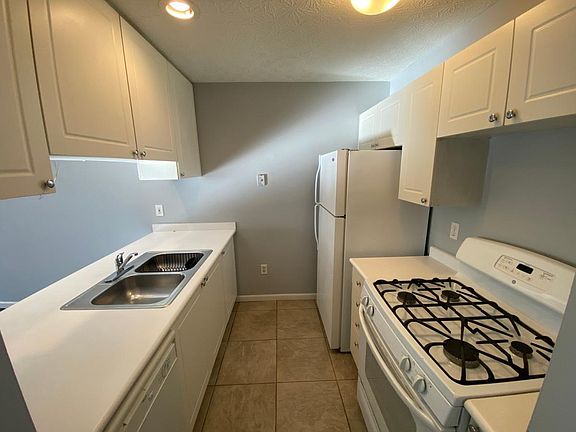 3rd image of 4683 Cadmus Dr