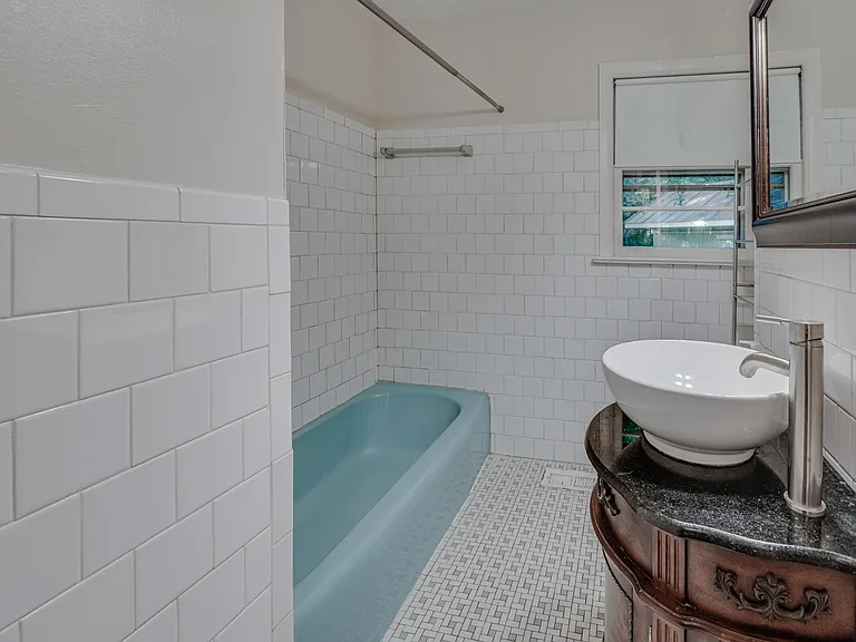 121 Winston Dr — Photo 19