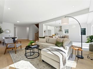 19 Woodvalley Ct, Hamilton, ON L9B 0A8