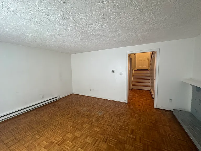 87 Phelps St — Photo 3