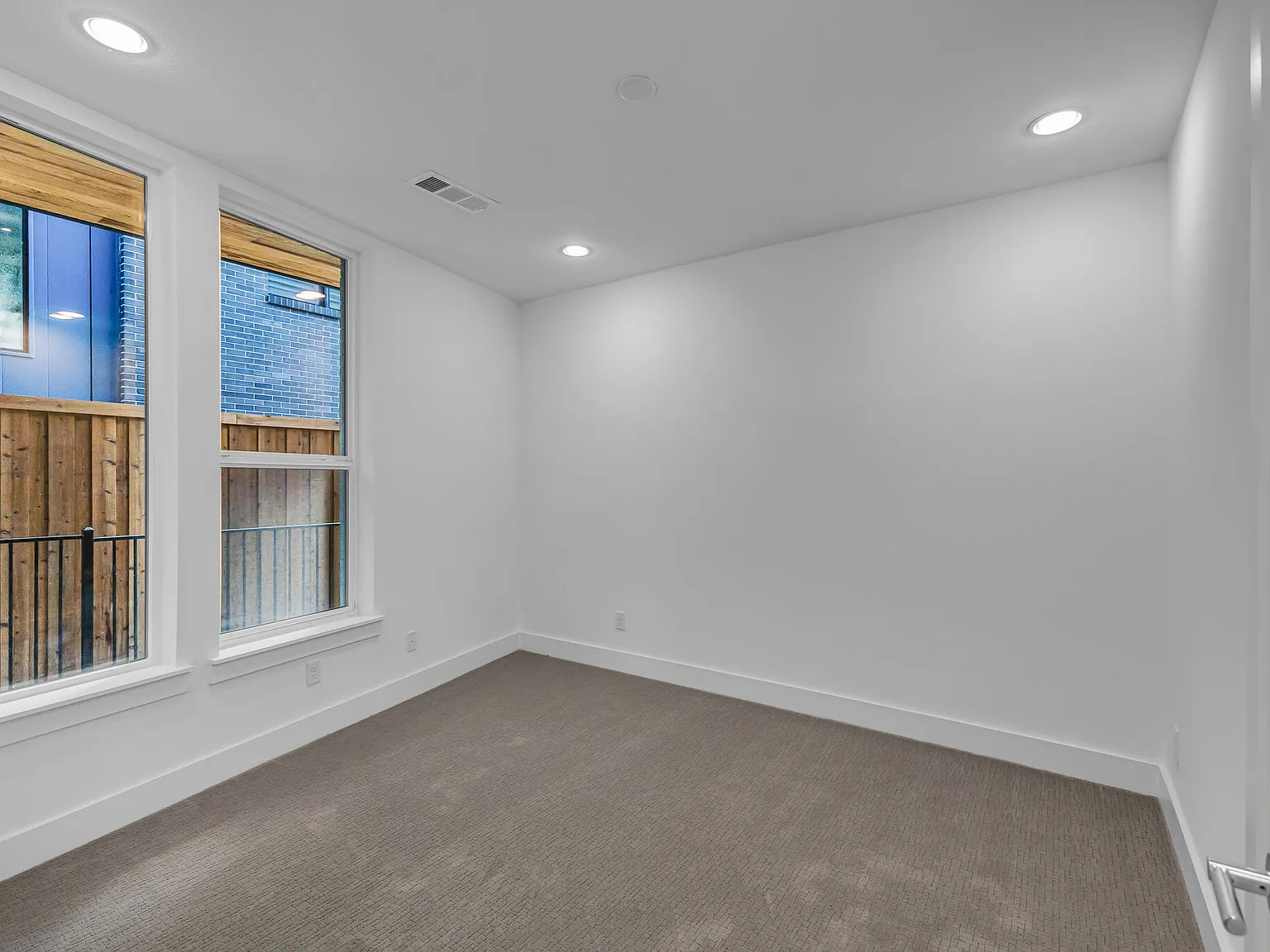 3 bed, 2150 sqft, $3,900 — Photo 4
