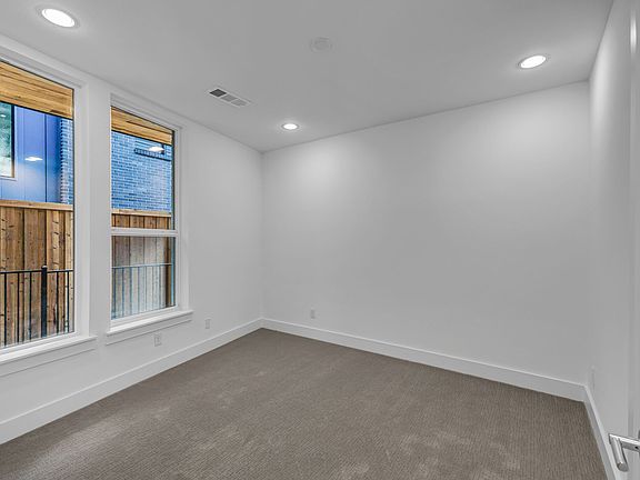 4th image of 426 W 9th St #108