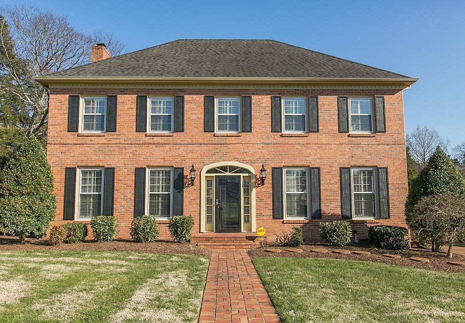 1st image of 810 Greenbrier Dr