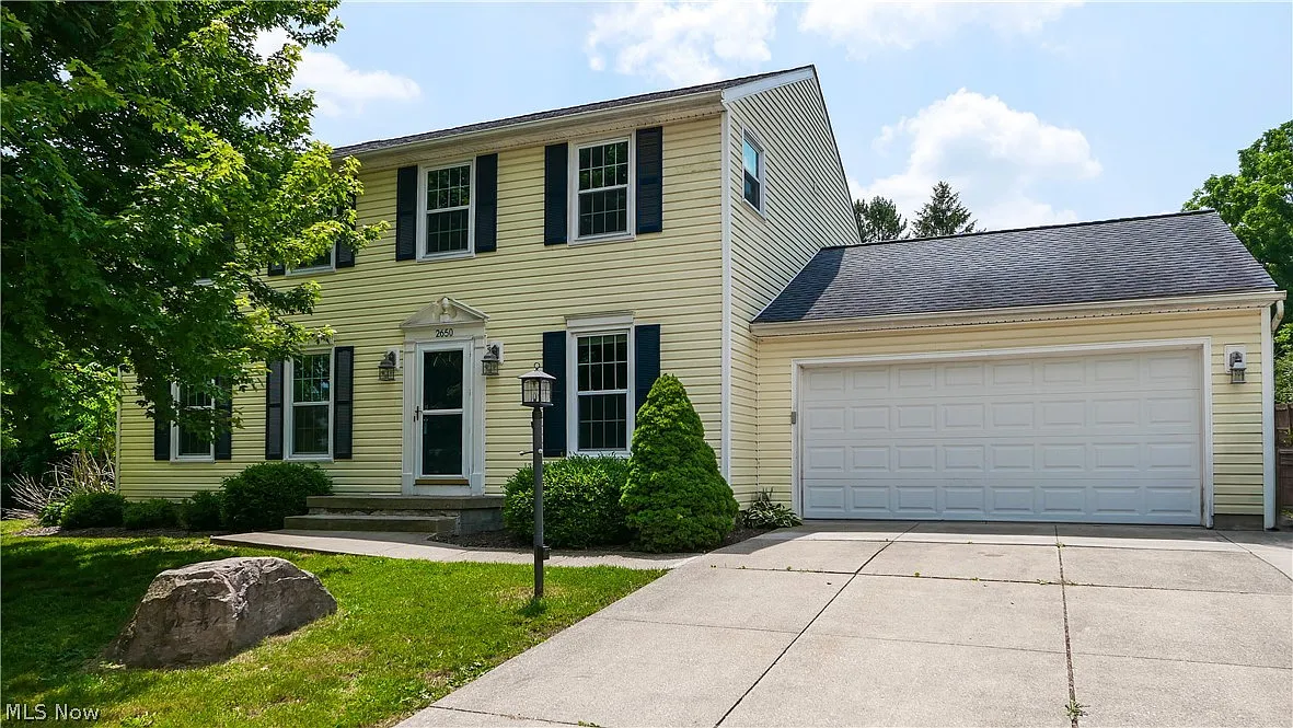 2650 Easthaven Dr photo 1