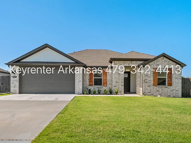 1071 Emerald St — Photo 1