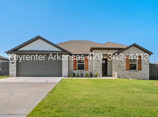 1071 Emerald St, Prairie Grove, AR 72753