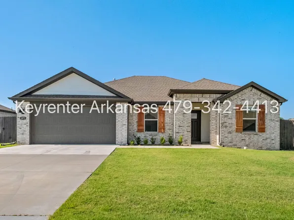 1071 Emerald St, Prairie Grove, AR 72753